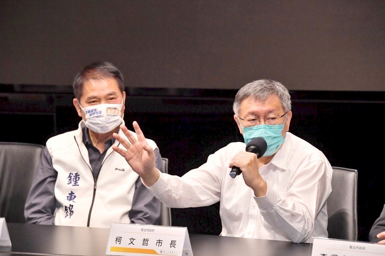 2022選戰／「黑白配」質疑 柯文哲會鍾東錦強調分享經驗