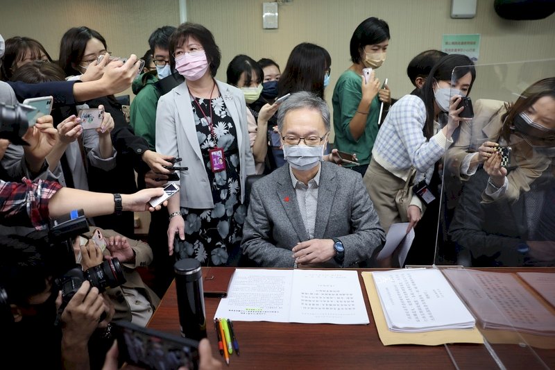 蔣萬安公開疫苗採購保密除外條款 綠委批違協議