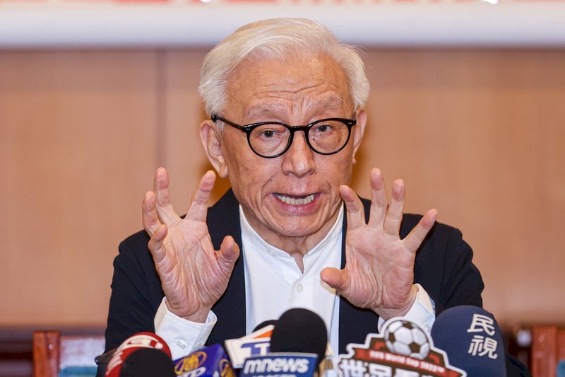 「台灣人可以又藍又綠」曹興誠籲公民超越藍綠罷免中共黑手