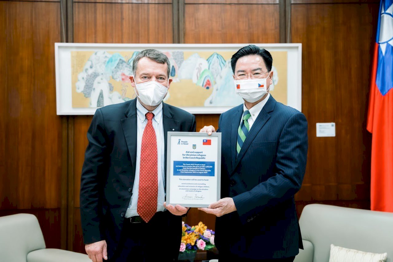 吳釗燮接見捷克烏克蘭智庫領袖 盼共同捍衛民主