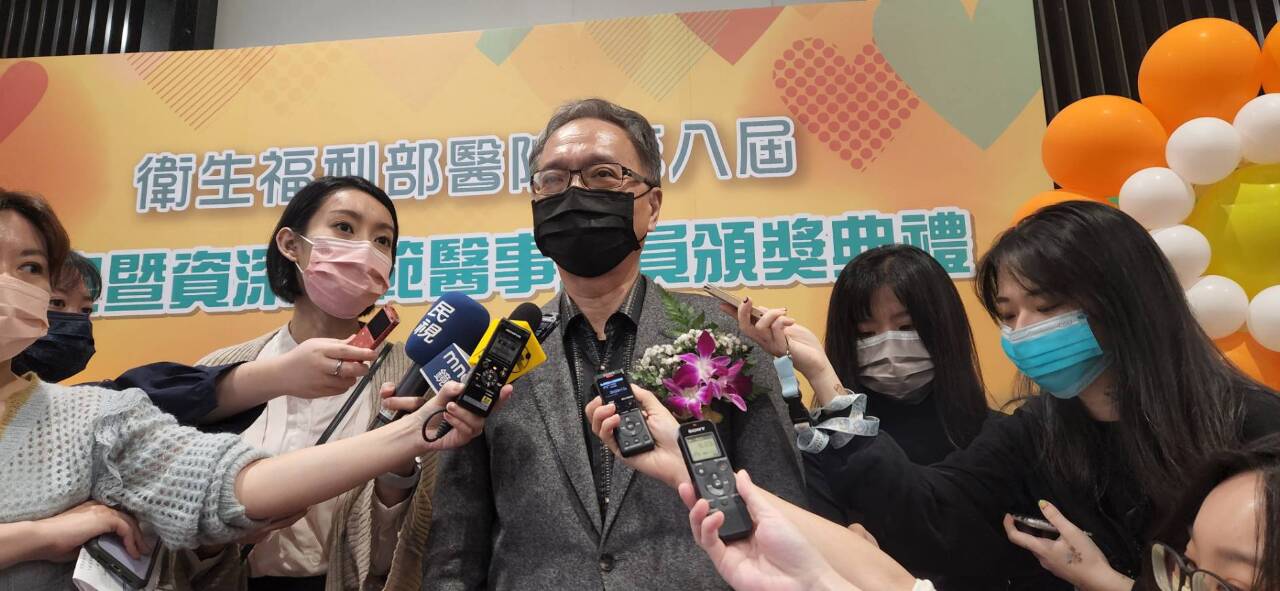 慈濟買BNT630元比高端便宜？薛瑞元：待確認