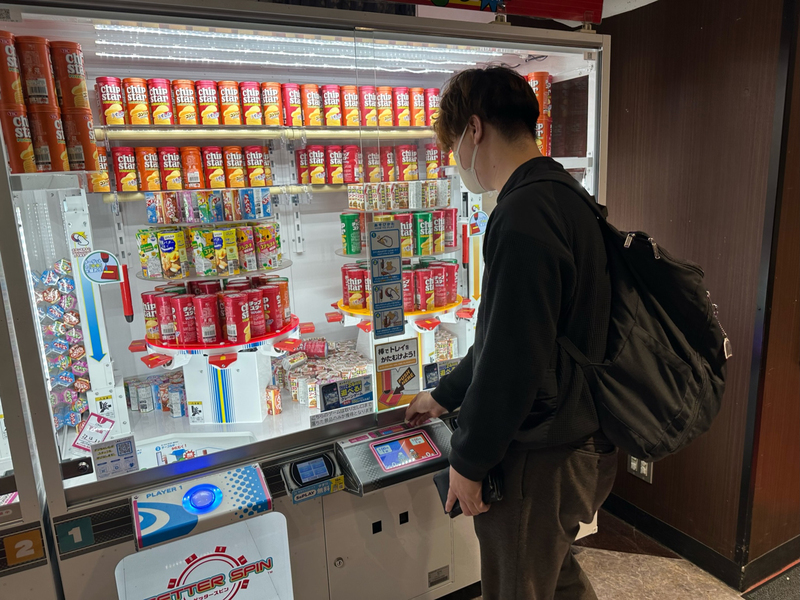 秋葉原疫後振興起步 夾娃娃機轉型擺放零食