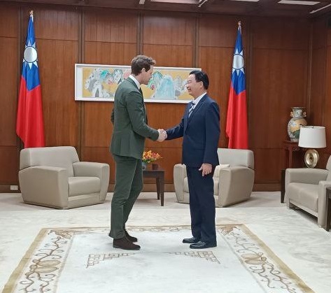 澳媒專訪  吳釗燮籲中國和平解決兩岸分歧