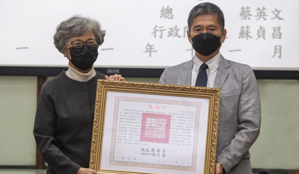 中研院院士曾永義辭世 李永得代頒贈總統褒揚令