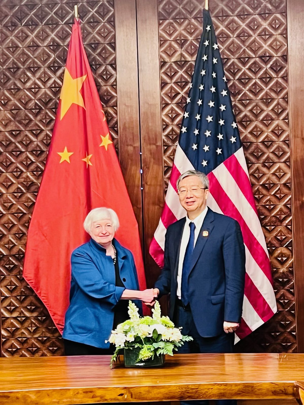 葉倫與中國行長易綱會談 討論美中關切議題