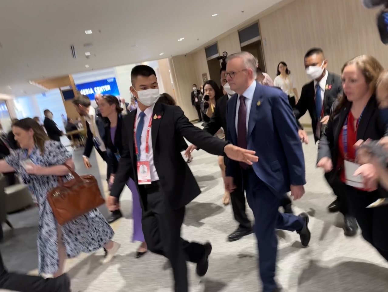不挺台入CPTPP? 澳總理遭台媒包圍不語快閃