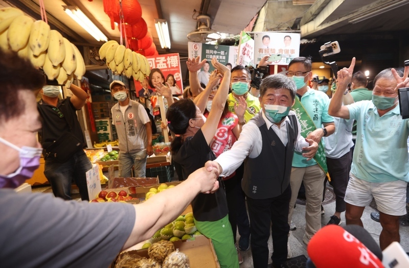 2022選戰／最後衝刺 陳參加遊行 黃辦造勢晚會 蔣掃街拜票