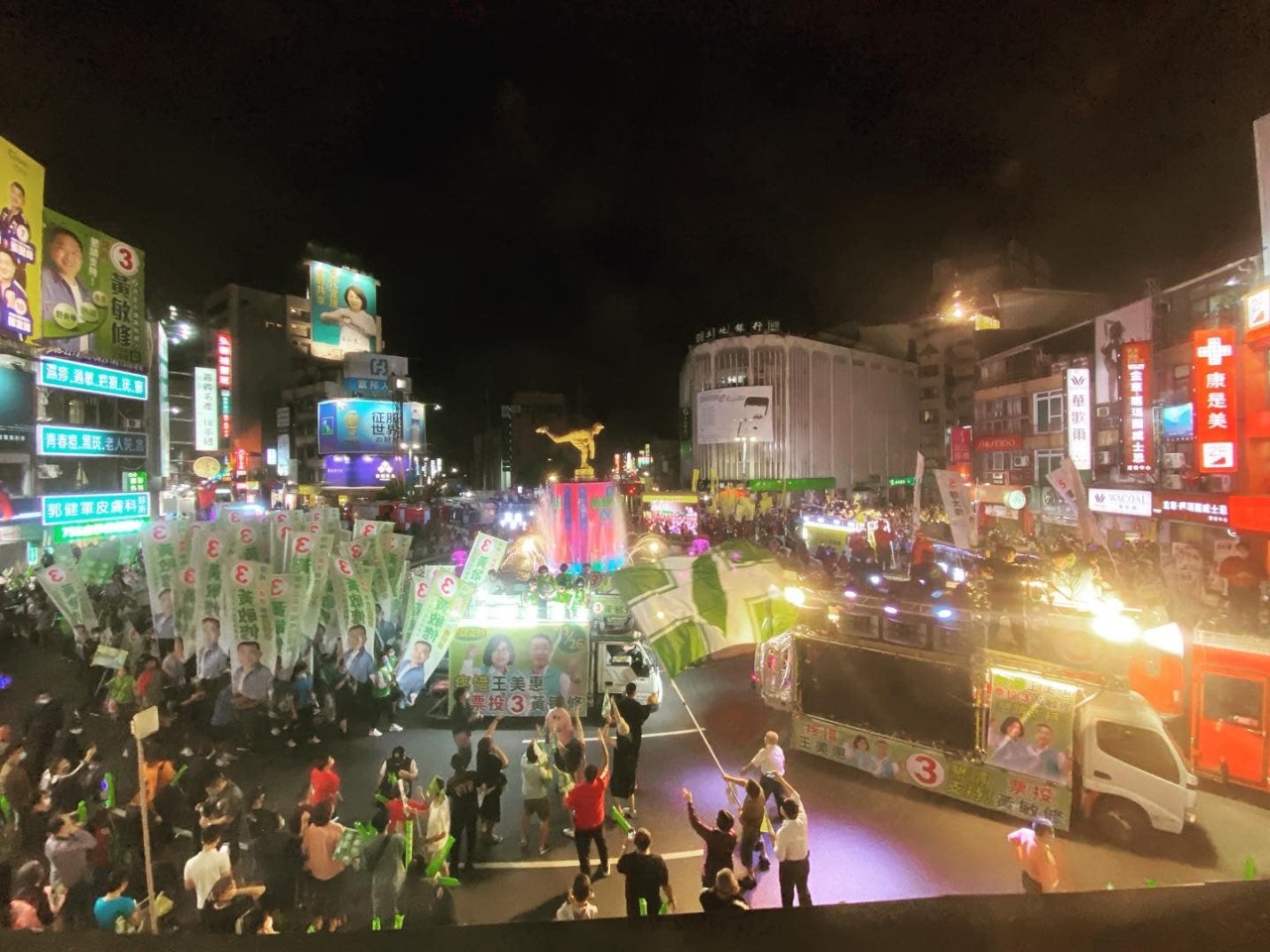 2022選戰／嘉市選前之夜 各陣營中央圓環拚勝選氣勢
