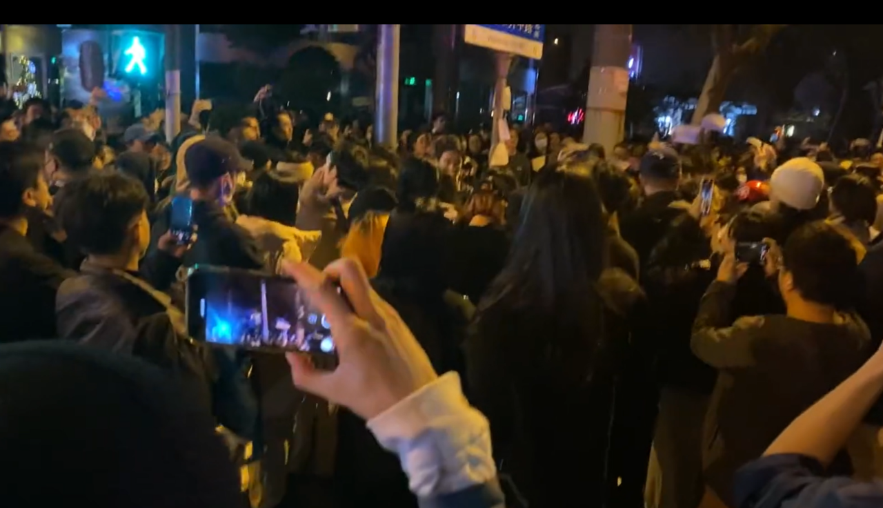 反清零怒火延燒 上海等地爆發抗爭