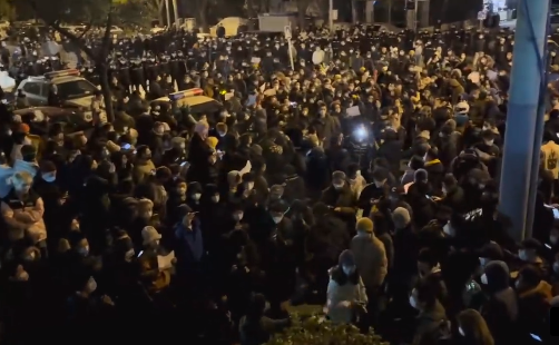 白紙革命／人民萬歲！北京罕見抗議為烏魯木齊死者守夜