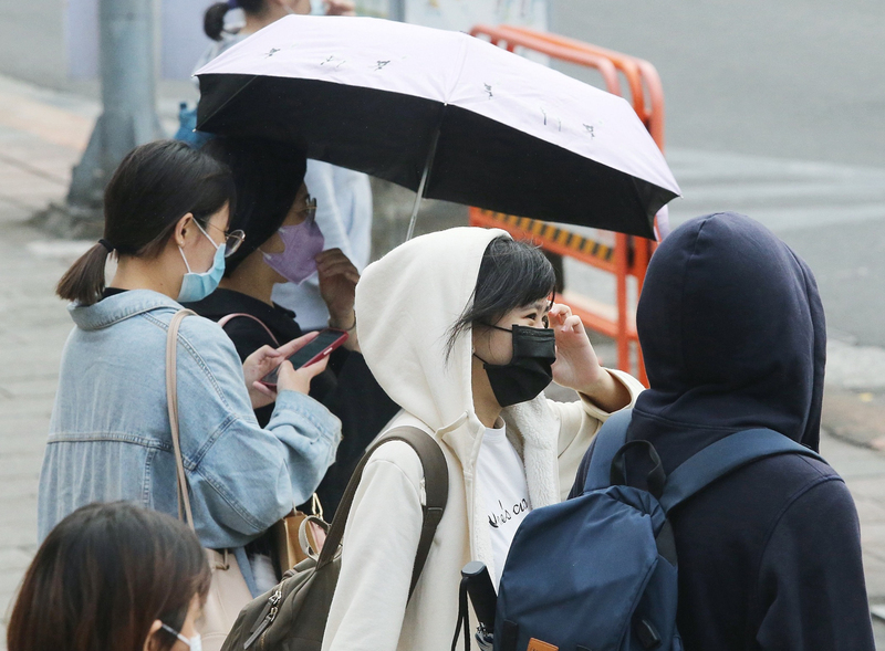 北東濕涼留意局部大雨  高山可能降雪