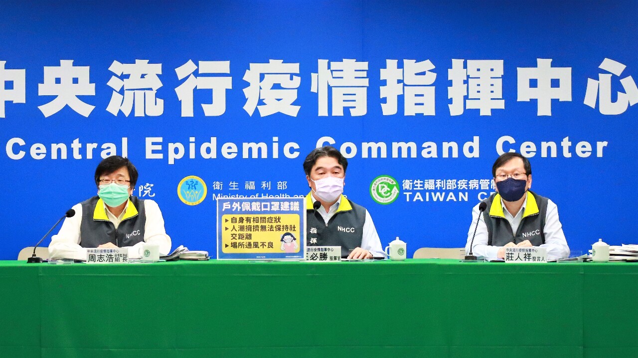 疫情穩定微降 王必勝：年底大型活動免戴口罩
