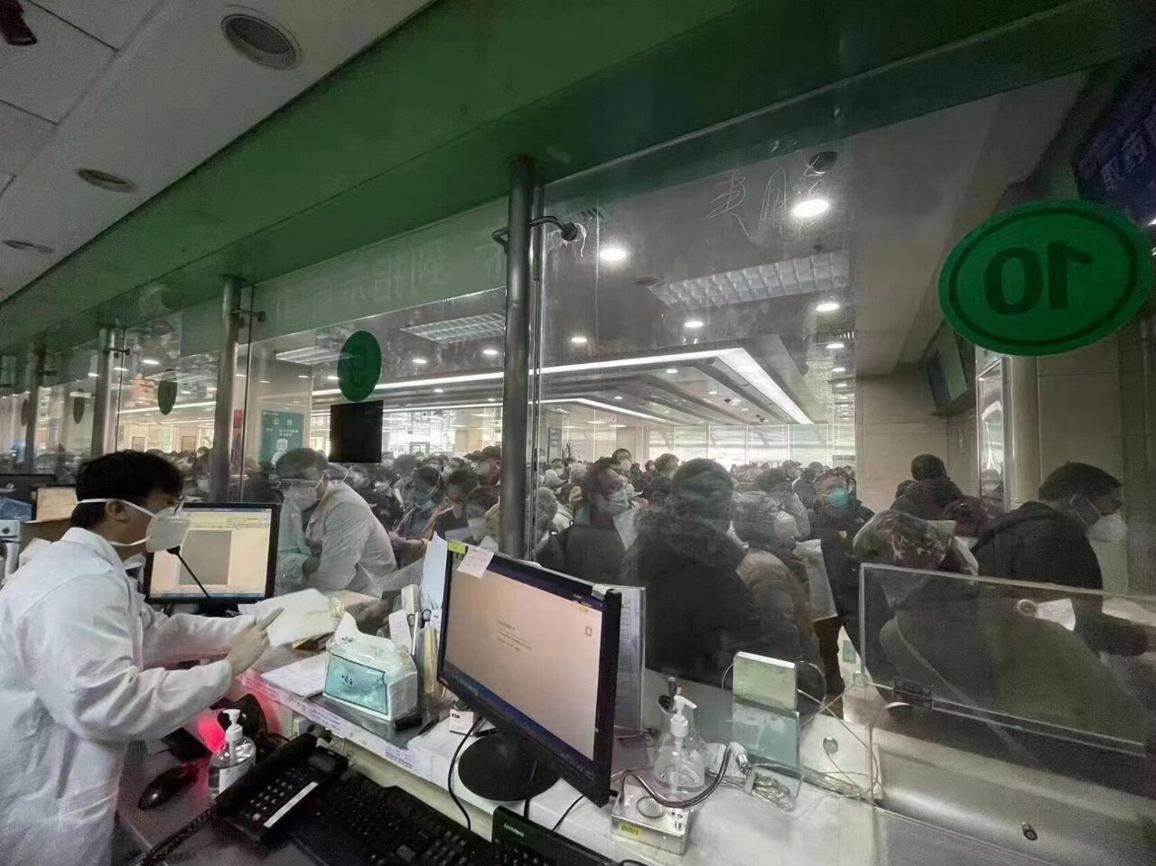 中國擋西方藥物進口 無視連花清瘟恐肝損傷照割韭菜
