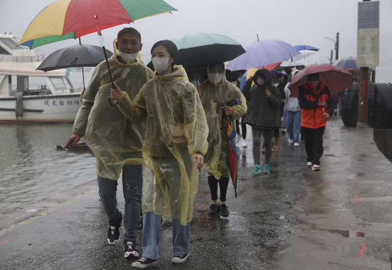 氣溫再降低 北東濕冷南部多雲時晴