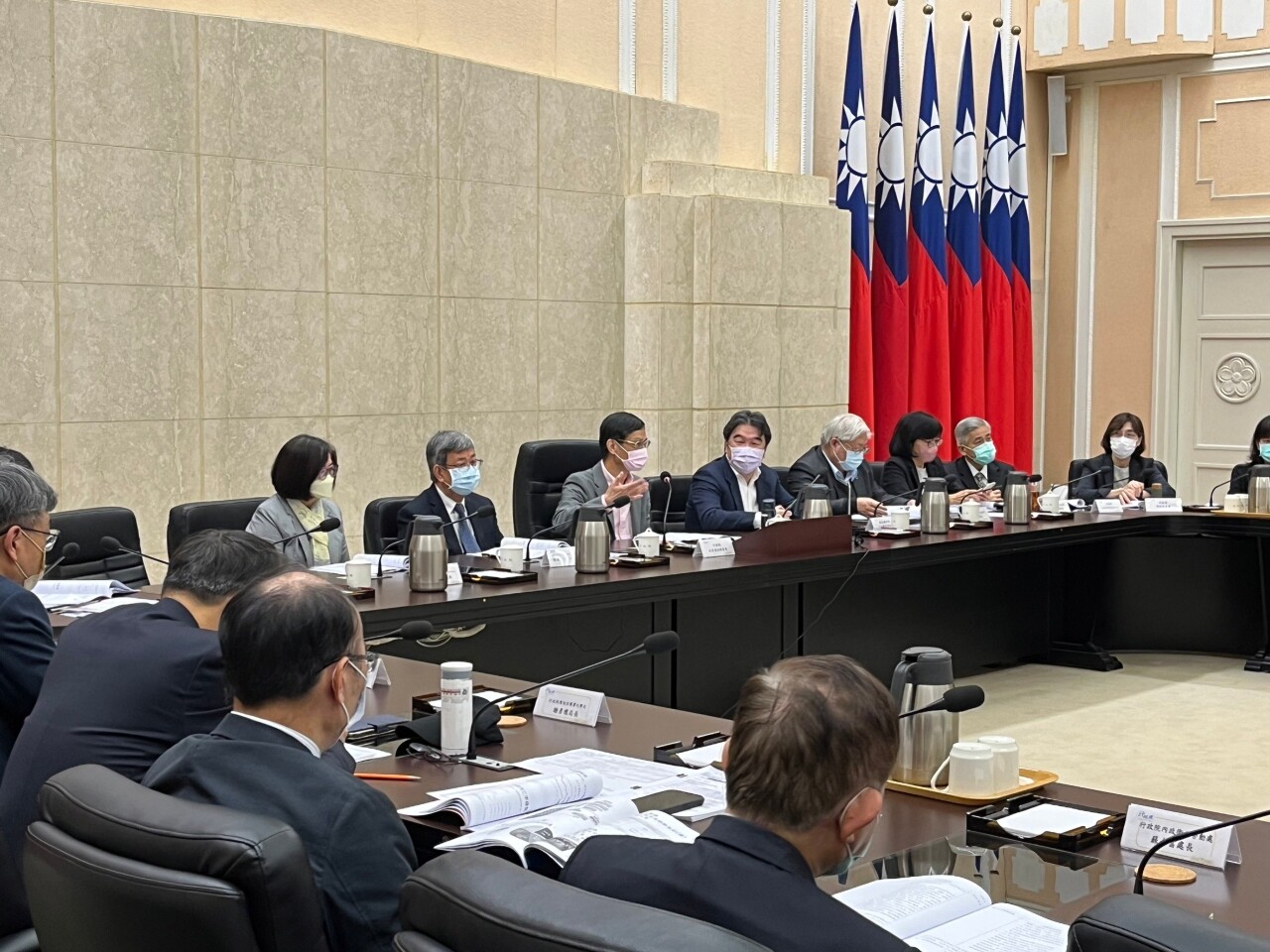 陳建仁現身引關注 政院：出席中央癌症防治會報