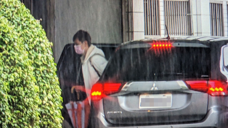 助理費案  高虹安及男友李忠庭赴北機站應訊