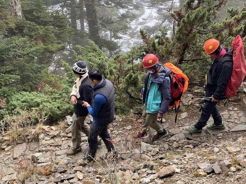 攀玉山遇地震落石 6山友受傷無生命危險