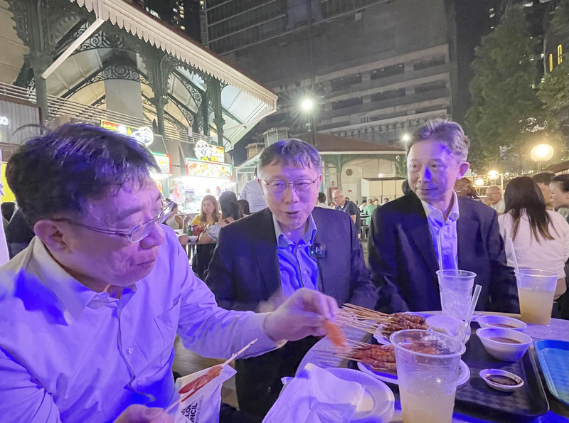 柯文哲訪新加坡聚焦數位化雙語教育 參訪小販中心