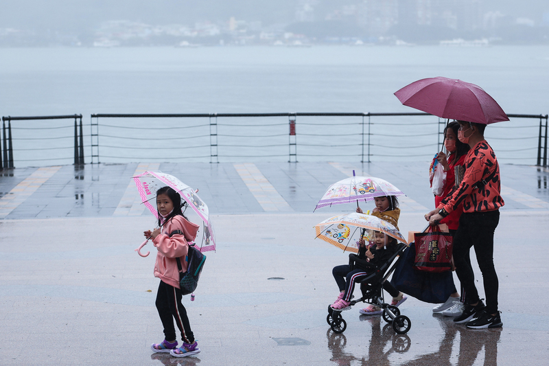 傍晚北部東部轉雨降溫 14日晚探10度