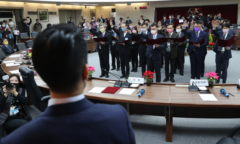 縣市長、議員就職  議長選舉結果藍15人、綠4人