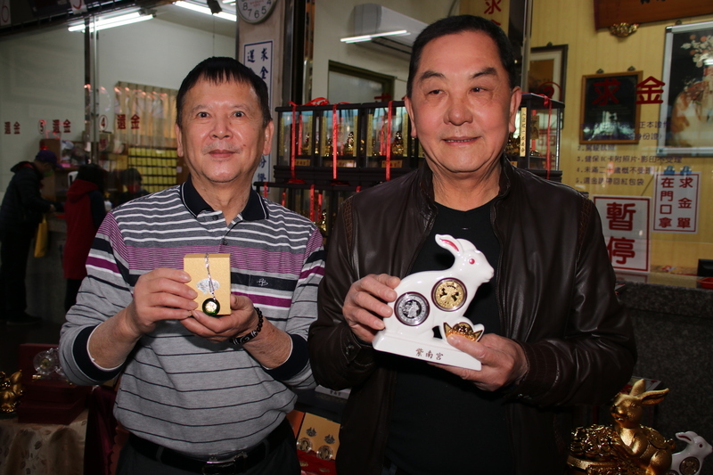 紫南宮兔年錢母 元旦上午9點前戴口罩排隊領取 (影音)