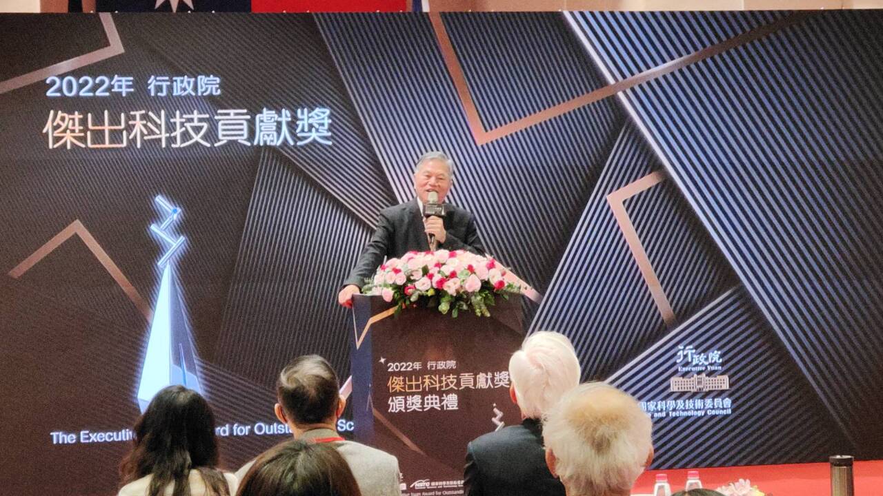 行政院傑出科技貢獻獎 江昭皚、吳宗霖、林正洪獲獎