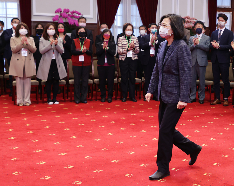 春節國人返台 境外確診激增 王必勝：一半來自中國  超徵財源