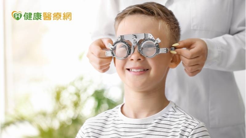 小六近視率高達7成！爸媽們小心被「4觀念」誤導