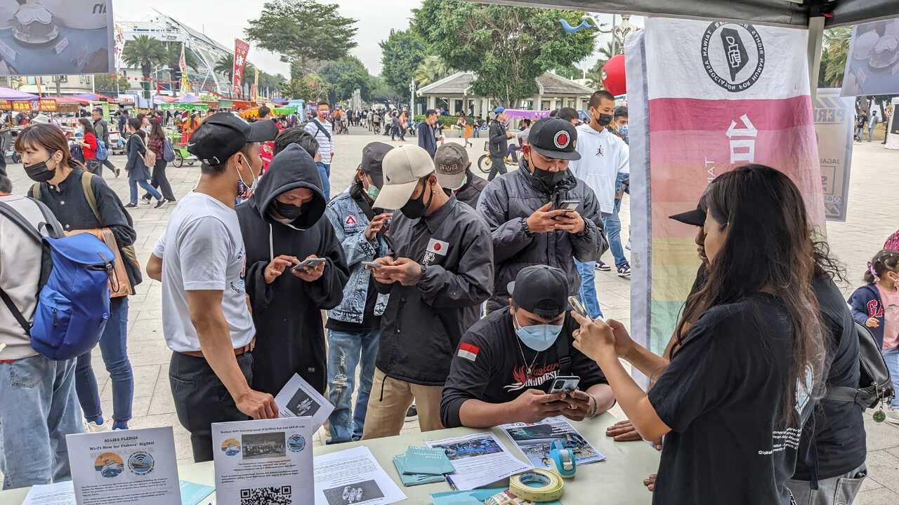 萬名外籍漁工出海即斷聯 民團連署促保障網路人權