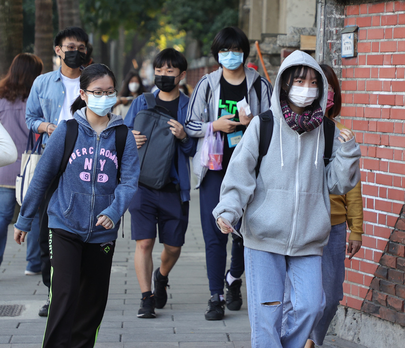學測首日 數學A難易適中 自然考題防疫時事入題