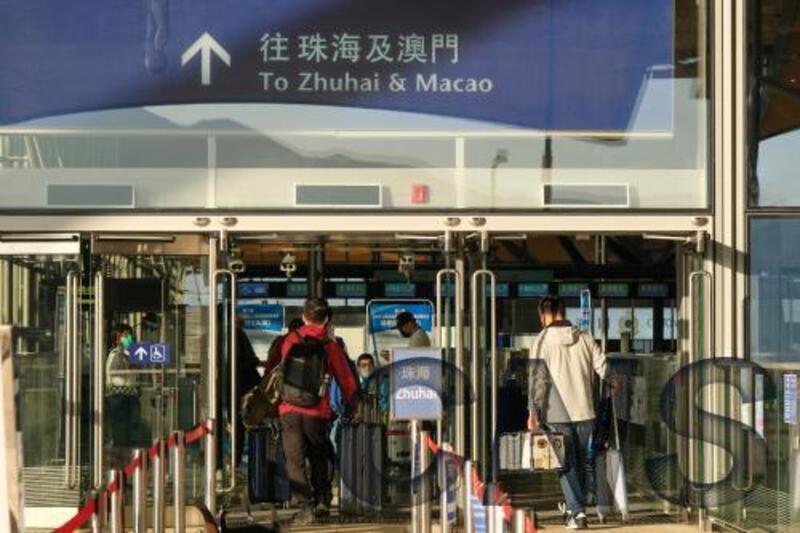 陸港通關過年前預約滿 港赴陸每日名額增至6.7萬