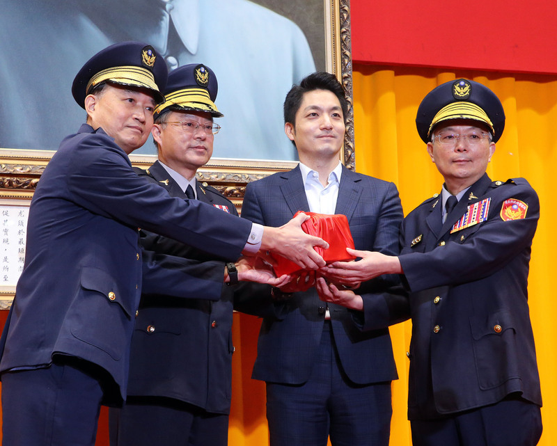 雙北警察局長交接 蔣、侯盼加強治安 守護民眾安全