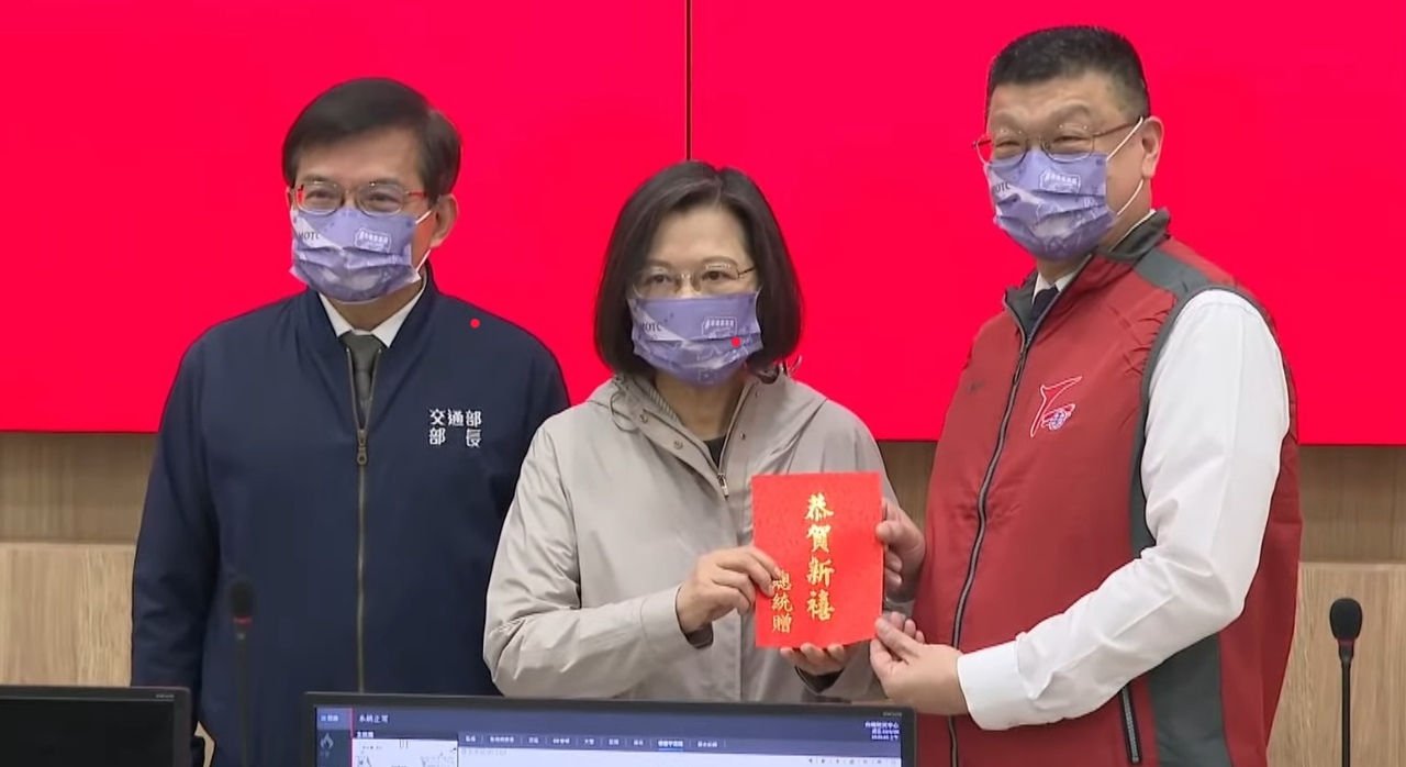 春節連假展開 蔡總統指示台鐵高鐵滾動調整運能