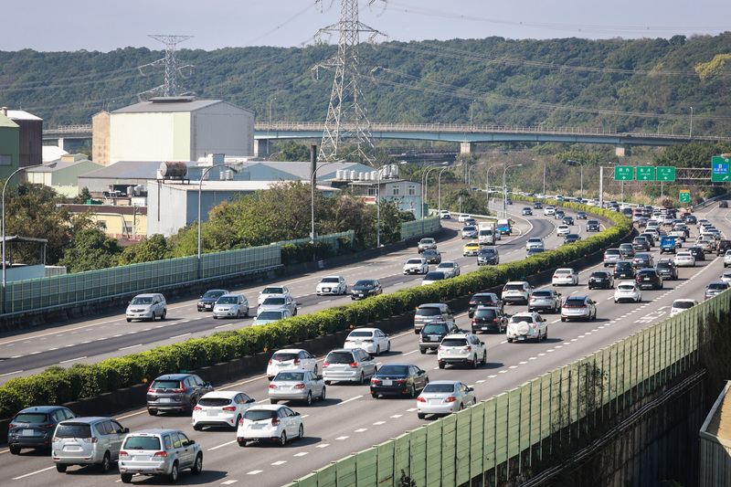 春節連假收假日 國道下午5路段易塞