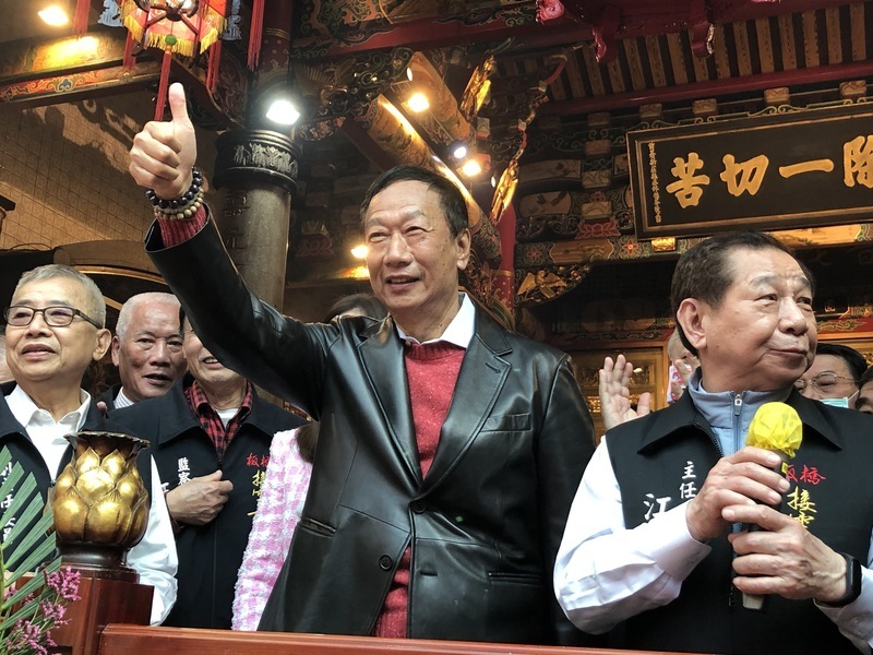 郭台銘赴板橋參拜  盼未來領導人保持台灣和平