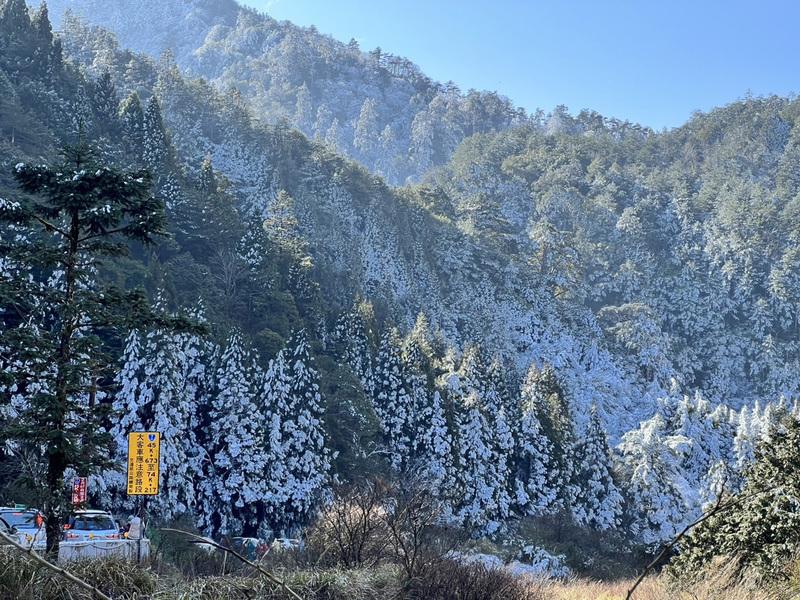 武陵農場、尖石宇老部落下雪 民眾驚喜