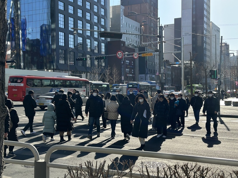 南韓取消多數室內口罩令 染疫恐懼仍揮之不去
