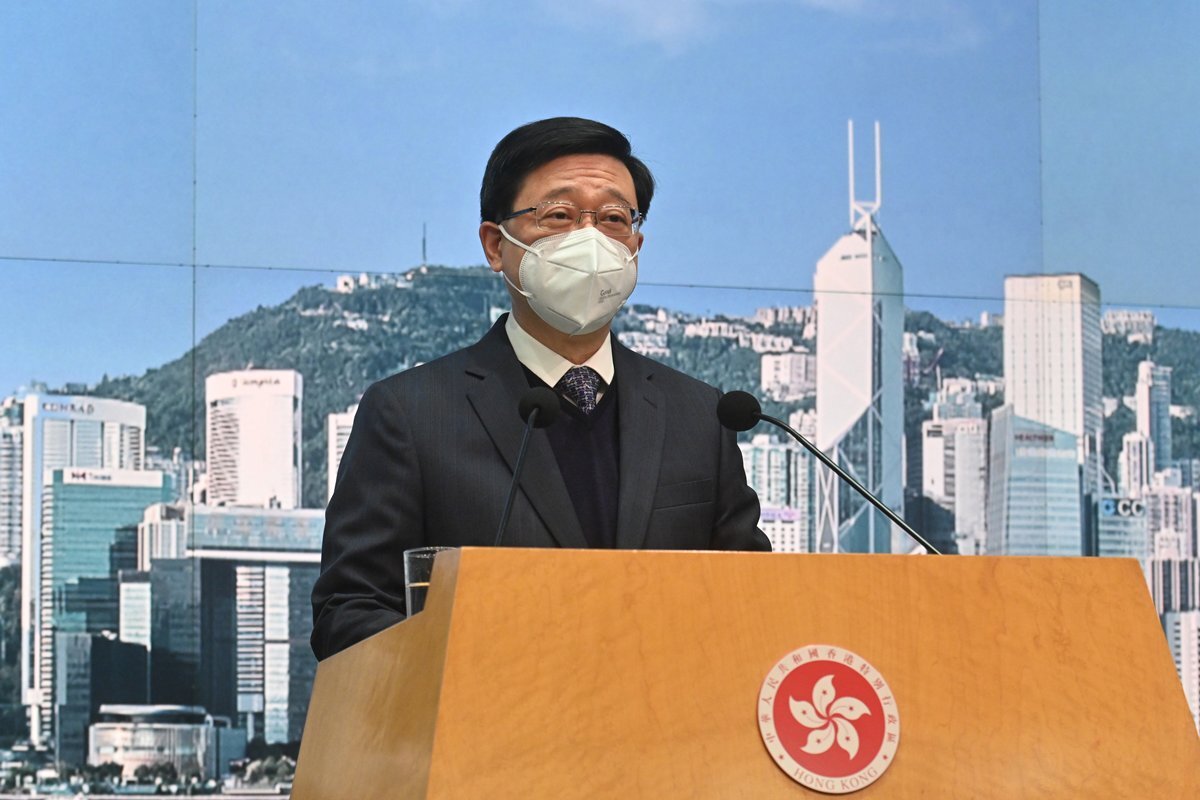 港特首：考慮取消海外旅客接種疫苗要求