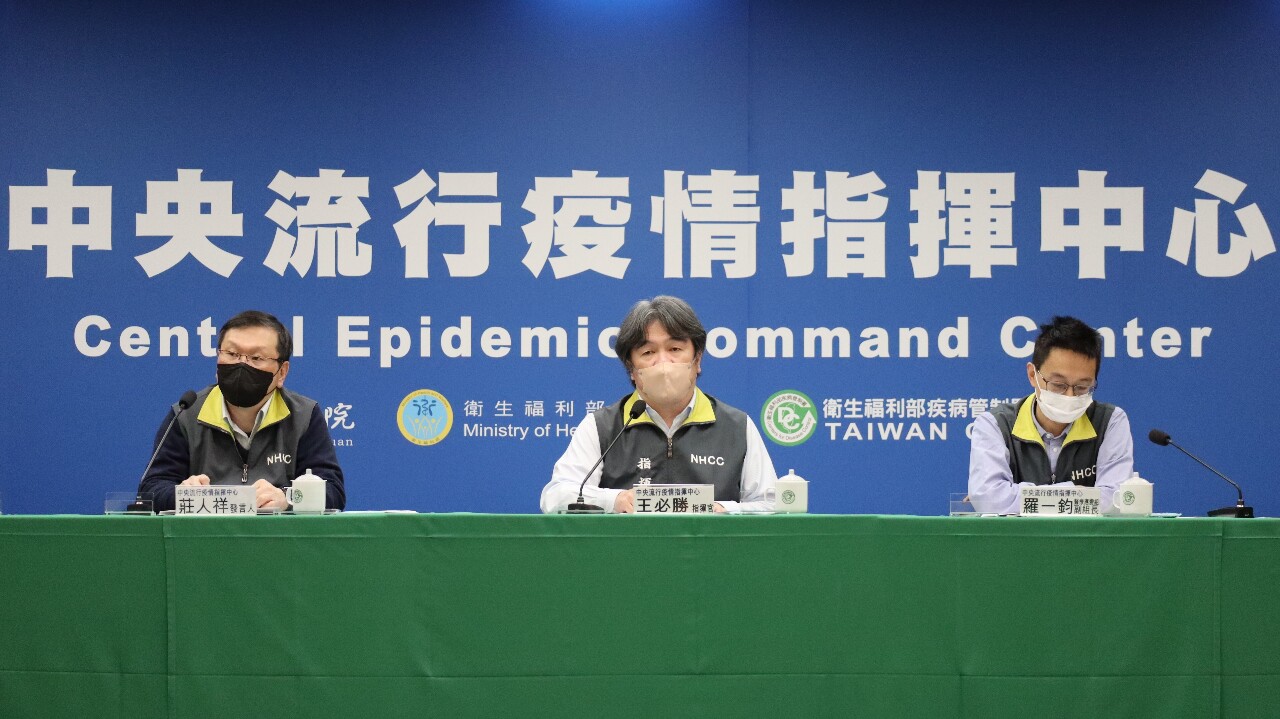 口罩鬆綁推遲、5月COVID-19降級  指揮中心解編