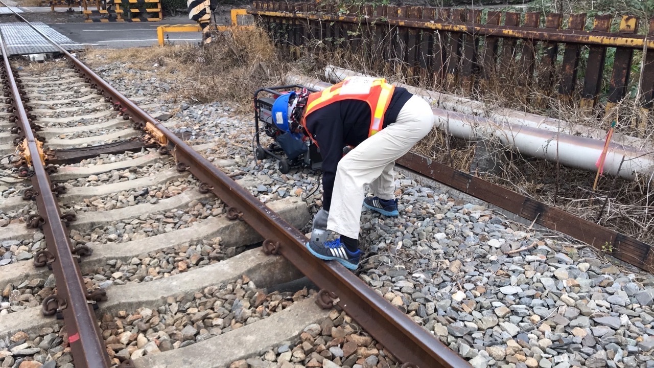 施工不慎釀台鐵路基掏空？ 中油：有待責任鑑定