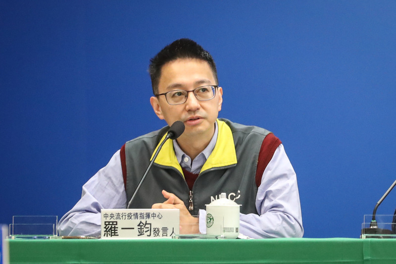 連2天本土跌破萬例 4月中旬後討論大眾運輸口罩鬆綁