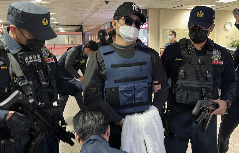 台南學甲槍擊案2嫌  押解返台待審訊