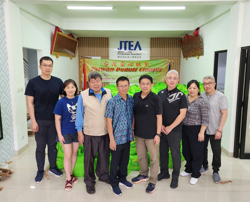 印尼台商週末動員整理物資 送愛至地震災區