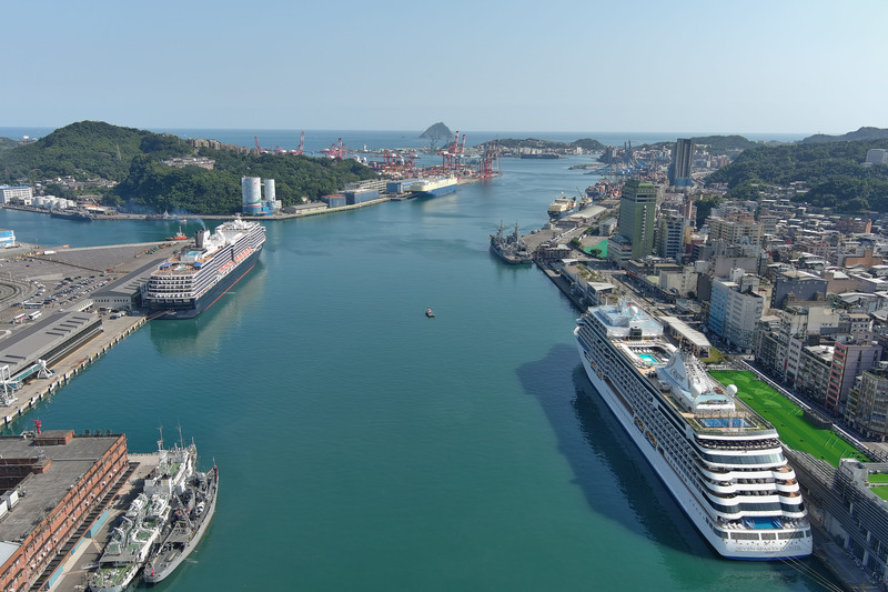 疫後復航 雙郵輪搭載2300名旅客抵基隆港