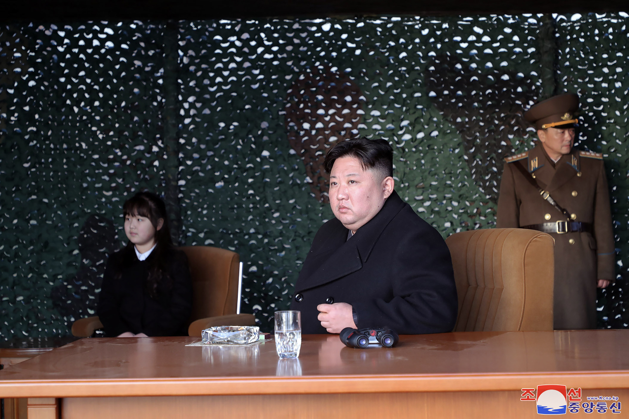 金正恩帶女兒視察飛彈試射 下令加強實戰演習