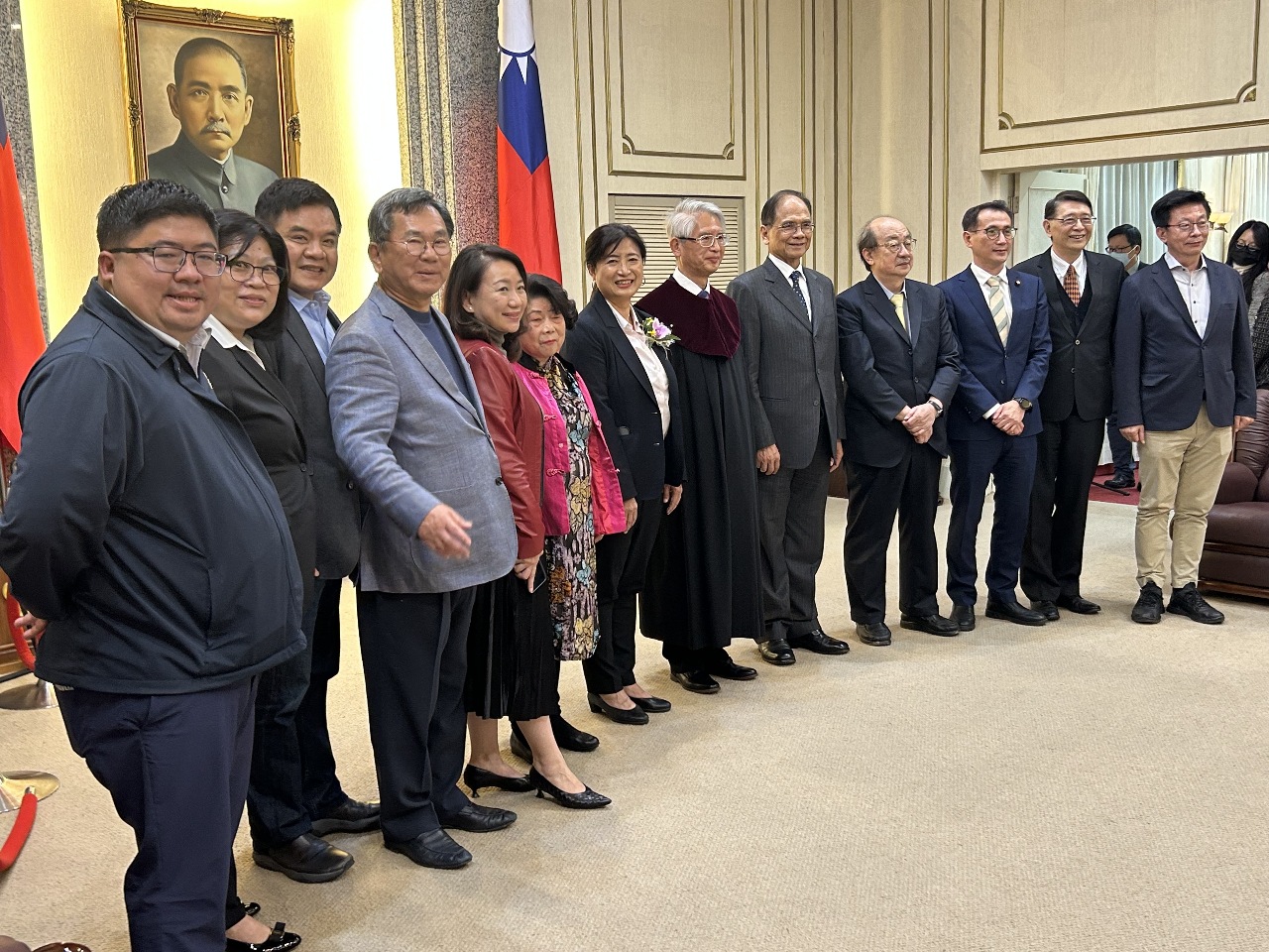 蔡培慧立委宣誓：8個月當4年用  拚出好成績