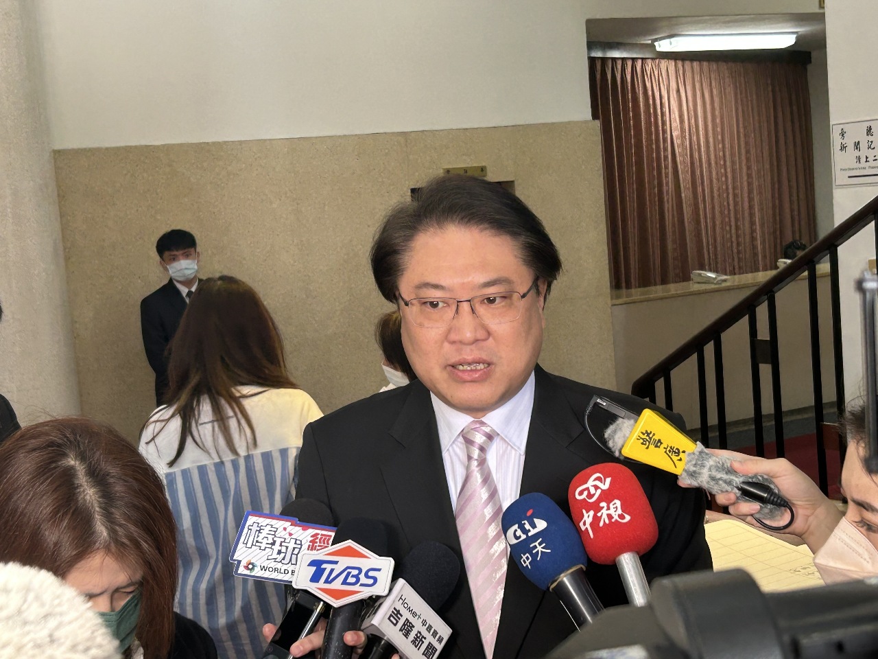 村里長擬增年終慰問金遭疑綁樁　林右昌：無政治考量也非為個人