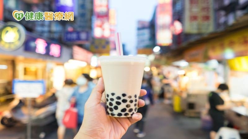 一杯全糖珍奶熱量　等於要爬三次101大樓