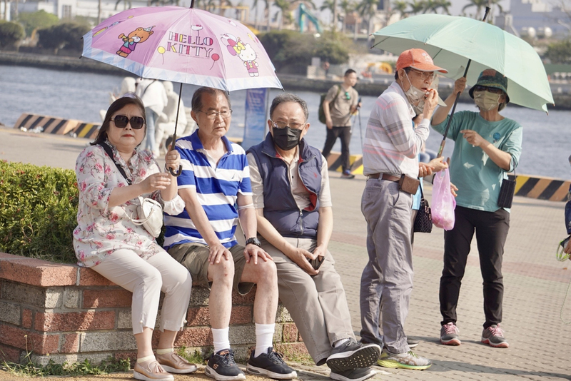 4月如夏 高雄月眉午後飆至37.4度