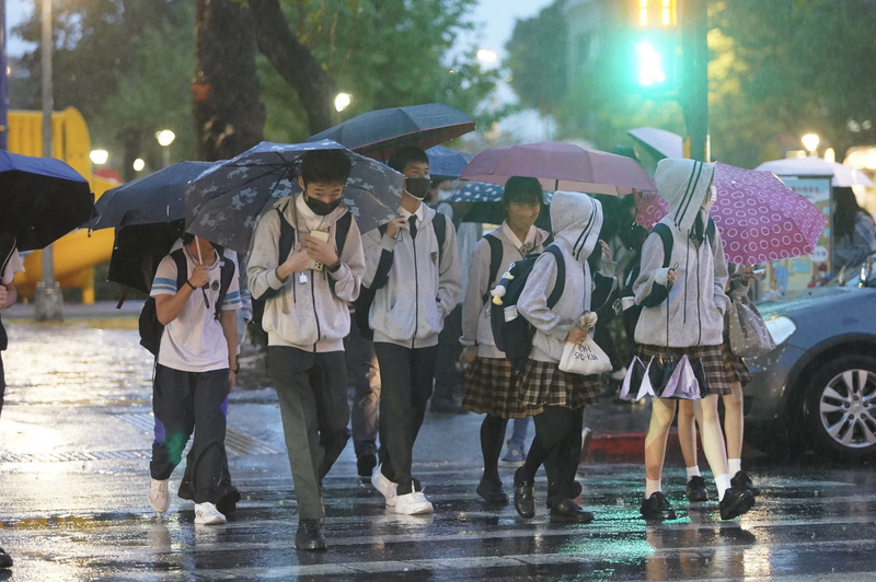 中部以北及東半部偶雨 各地高溫22到30度